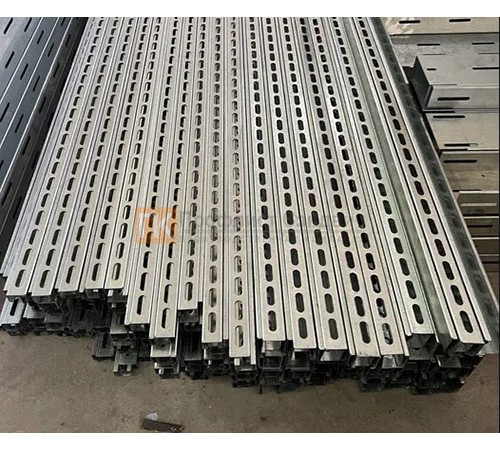 Перфорированная полоса ПП30 30x2000-2,0 мм, оцинкованная