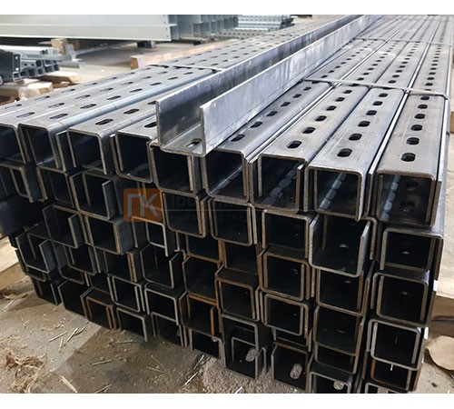 U-образный профиль перфорированный К235 60x32x3000-1,5 мм, из нержавеющей стали